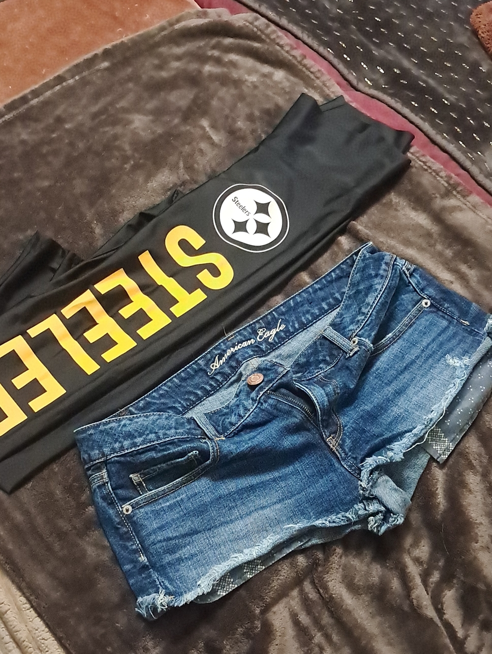 Womens AE Shorts Size 8 And Womens Steeler Leggins Size Large